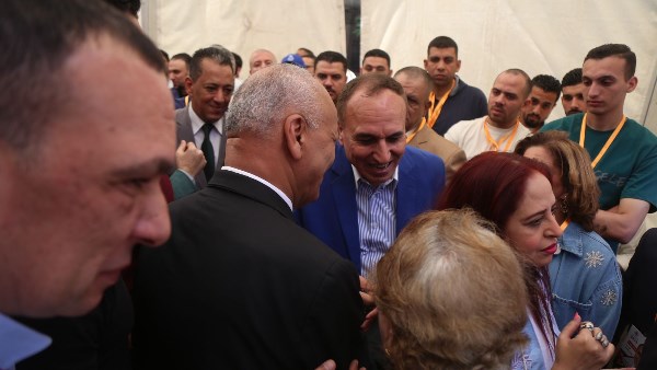 توافد الصحفيين على مقر النقابة للتصويت في كشوف الجمعية العمومية.. فيديو توافد الصحفيين على مقر النقابة للتصويت في كشوف الجمعية العمومية.. فيديو