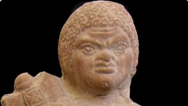 المتحف اليوناني الروماني يعرض قطعة نادرة لـ تمثال صغير من التراكوتا المتحف اليوناني الروماني يعرض قطعة نادرة لـ تمثال صغير من التراكوتا
