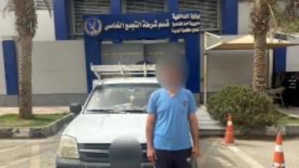 طفل يقود سيارة ربع نقل ويعرض حياة المواطنين للخطر وتحرك فورى من الأمن طفل يقود سيارة ربع نقل ويعرض حياة المواطنين للخطر وتحرك فورى من الأمن