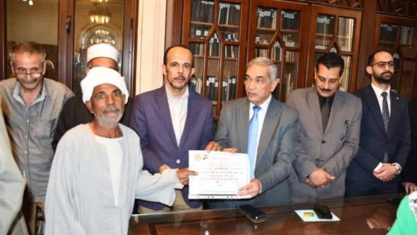 مكتبة رفاعة الطهطاوي بسوهاج تحتفل بعيد العمال مكتبة رفاعة الطهطاوي بسوهاج تحتفل بعيد العمال