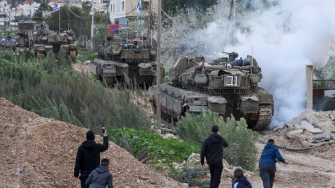 الجيش الإسرائيلي يهاجم فلسطينيين حاولوا الوصول لمنازلهم بطولكرم ونور شمس الجيش الإسرائيلي يهاجم فلسطينيين حاولوا الوصول لمنازلهم بطولكرم ونور شمس