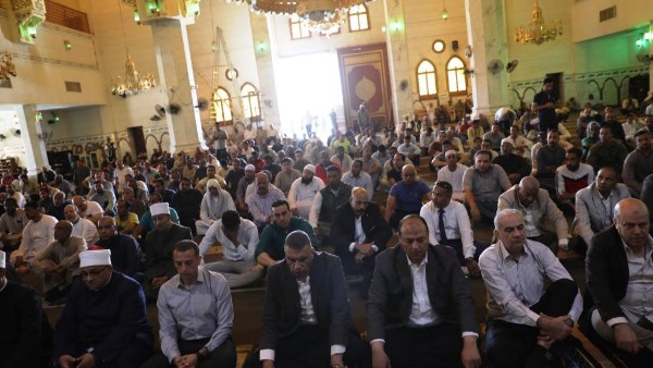 محافظ أسوان: نتواجد بين المواطنين للاستماع إلى مطالبهم وتلبيتها محافظ أسوان: نتواجد بين المواطنين للاستماع إلى مطالبهم وتلبيتها