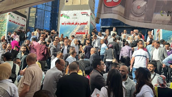 من يحسم مقعد النقيب .. حشود الصحفيين يدلون بأصواتهم في انتخابات الجمعية العمومية من يحسم مقعد النقيب .. حشود الصحفيين يدلون بأصواتهم في انتخابات الجمعية العمومية