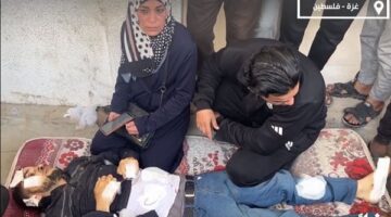 غزة.. مواطنون يتدافعون للحصول على طعام مجاني وتشييع كوكبة من الشهداء
