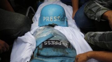 صحفيو مصر يقفون حدادا على “شهداء” الصحافة بفلسطين ويرفضون تهجير غزة