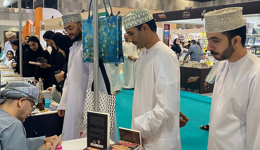 إقبال كبير وإشادة بالتنظيم المميز لمعرض مسقط الدولي للكتاب إقبال كبير وإشادة بالتنظيم المميز لمعرض مسقط الدولي للكتاب