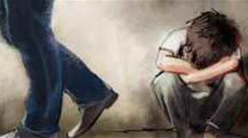 شخص يتهم موظفاً متقاعداً بالاعتداء على شقيقه من ذوي الاحتياجات الخاصة في الشرقية