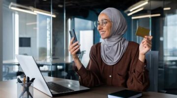 هل يحق للزوج منع زوجته من العمل؟ الإفتاء تجيب