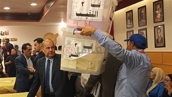 بدء فرز صناديق المرشحين على مقعد نقيب الصحفيين بدء فرز صناديق المرشحين على مقعد نقيب الصحفيين
