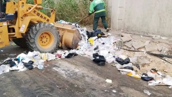 مناخ بورسعيد يواصل حملاته المكثفة للارتقاء بمنظومة النظافة مناخ بورسعيد يواصل حملاته المكثفة للارتقاء بمنظومة النظافة