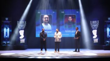 إهداء درع مهرجان الإسكندرية للفيلم القصير إلى الدكتور يوسف العميري