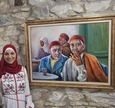 شمس الدين العوني: الفنانة التشكيلية هناء بن أحمد الصدي: أسعى لأن أكون صادقة وشفافة في عملي الفني ولذلك كانت لوحاتي مكتظة بالمشاهد والحنين.. وفلسطين في البال” شمس الدين العوني: الفنانة التشكيلية هناء بن أحمد الصدي: أسعى لأن أكون صادقة وشفافة في عملي الفني ولذلك كانت لوحاتي مكتظة بالمشاهد والحنين.. وفلسطين في البال”