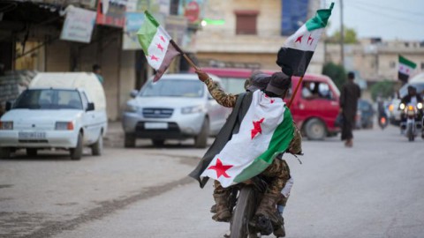 شهداء بقصف إسرائيلي على محافظة السويداء.. والأمن السوري يتحدث عن هجوم مفاجئ لمجموعات عسكرية على حواجزه شهداء بقصف إسرائيلي على محافظة السويداء.. والأمن السوري يتحدث عن هجوم مفاجئ لمجموعات عسكرية على حواجزه