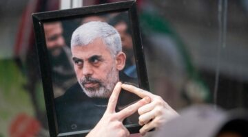 إعلام عبري يعترف: السنوار علّم إسرائيل درسين أمنيين بالغَي الأهمية وجلب لها الكارثة الأعظم منذ إنشائها