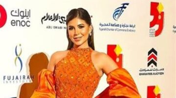 ملك قورة تبرز سحر ملامحها بالأحمر الصارخ