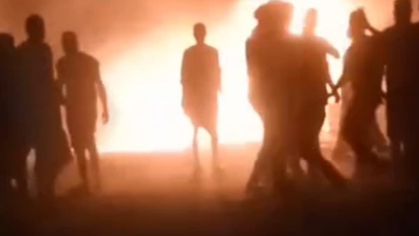 ننشر الصور الأولى لحريق بمحطة وقود ببني مزار في المنيا ننشر الصور الأولى لحريق بمحطة وقود ببني مزار في المنيا