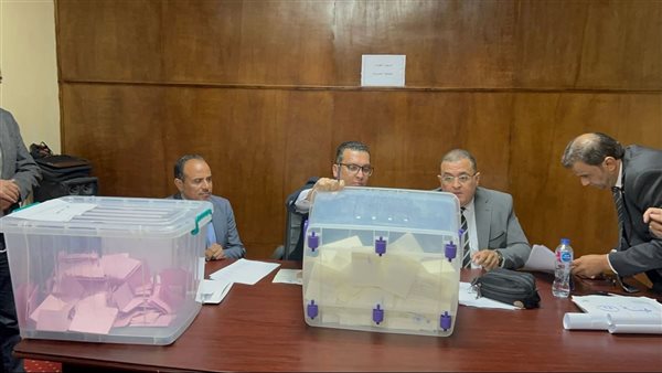 الانتهاء من فرز اصوات الناخبين باللجنة الفرعية بنقابة الصحفين بالاسكندرية الانتهاء من فرز اصوات الناخبين باللجنة الفرعية بنقابة الصحفين بالاسكندرية