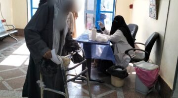 صحة سوهاج تنظم قافلة طبية مجانية بقرية العيساوية شرق