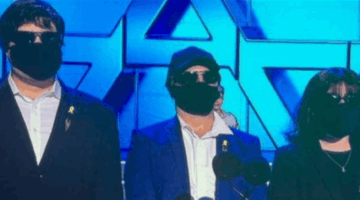 ظهور منفّذي &quot;عمليّة البيجر&quot; علناً للمرّة الأولى (فيديو)