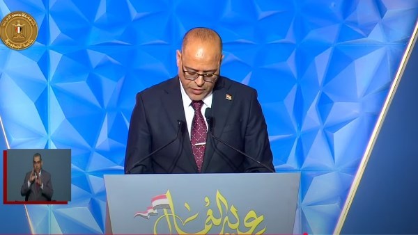 وزير العمل: عمال مصر يقفون صفا واحدا خلف قيادة الرئيس السيسي الحكيمة وزير العمل: عمال مصر يقفون صفا واحدا خلف قيادة الرئيس السيسي الحكيمة