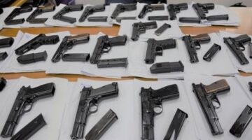 مضبوطات بـ 800 ألف جنيه.. ضربة أمنية ضد تجار الأسلحة النارية بمطروح