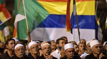 إسرائيل تجلي دروز سوريين للعلاج.. ومزاعم بتوزيع مساعدات داخل الأراضي السورية