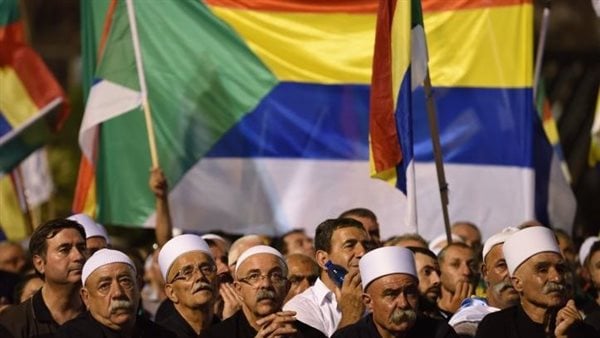 إسرائيل تجلي دروز سوريين للعلاج.. ومزاعم بتوزيع مساعدات داخل الأراضي السورية إسرائيل تجلي دروز سوريين للعلاج.. ومزاعم بتوزيع مساعدات داخل الأراضي السورية