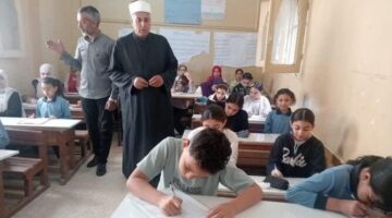 رئيس أزهرية القليوبية يتفقد سير امتحانات المهام الأدائية بمعاهد بنها الابتدائية