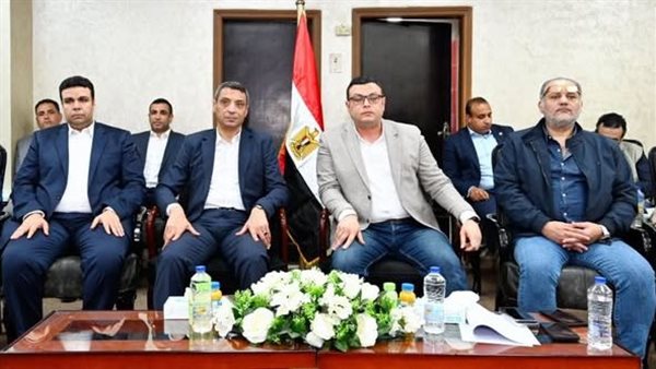 وزير الإسكان يعقد اجتماعًا بمقر جهاز مدينة السويس الجديدة لمتابعة المشروعات التنموية بالمدينة وزير الإسكان يعقد اجتماعًا بمقر جهاز مدينة السويس الجديدة لمتابعة المشروعات التنموية بالمدينة