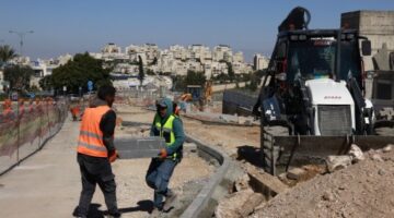 تقرير فلسطيني يكشف عن “مخطط إسرائيلي كبير” يشمل شق اسرائيل مئات الكيلومترات من الطرق لربط المستوطنات بالضفة الغربية المحتلة مع مدنها
