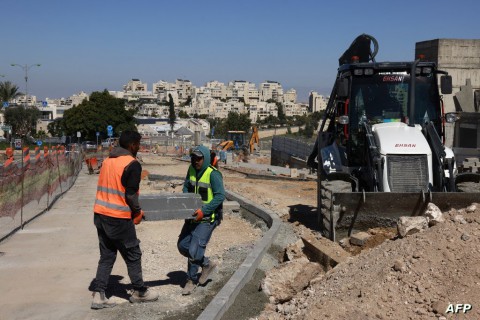 تقرير فلسطيني يكشف عن “مخطط إسرائيلي كبير” يشمل شق اسرائيل مئات الكيلومترات من الطرق لربط المستوطنات بالضفة الغربية المحتلة مع مدنها تقرير فلسطيني يكشف عن “مخطط إسرائيلي كبير” يشمل شق اسرائيل مئات الكيلومترات من الطرق لربط المستوطنات بالضفة الغربية المحتلة مع مدنها