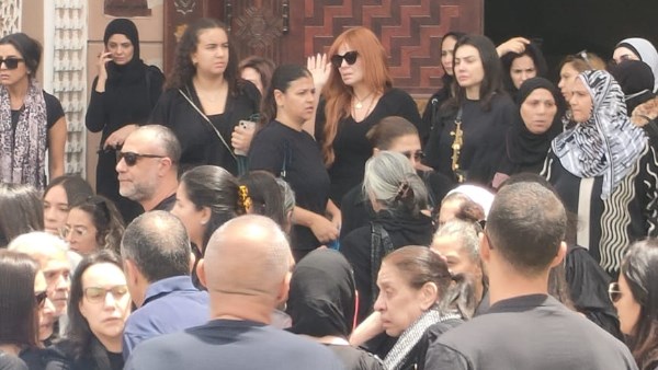 منة شلبي تتخفى فى جنازة وليد مصطفى زوج كارول سماحة.. صور منة شلبي تتخفى فى جنازة وليد مصطفى زوج كارول سماحة.. صور