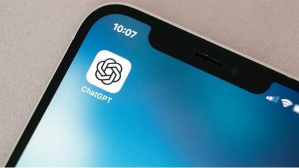 OpenAI تتراجع عن تحديثٍ جعل ChatGPT يبدو غريبًا ومُتملقًا OpenAI تتراجع عن تحديثٍ جعل ChatGPT يبدو غريبًا ومُتملقًا