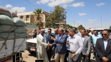 محافظ المنيا يتابع توريد القمح ويؤكد: المحافظة رائدة في الإنتاج ووردنا 120