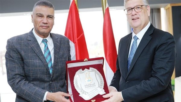 محافظ أسوان يستعرض الفرص الإستثمارية بمختلف القطاعات محافظ أسوان يستعرض الفرص الإستثمارية بمختلف القطاعات