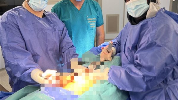 فريق طبي بمركز الأورام يُجري جراحة نادرة للحفاظ على خصوبة مريضات السرطان فريق طبي بمركز الأورام يُجري جراحة نادرة للحفاظ على خصوبة مريضات السرطان