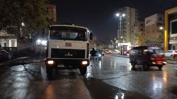 شركة مياه القليوبية تدفع بمعداتها للتعامل مع تجمعات مياه الأمطار .. صور شركة مياه القليوبية تدفع بمعداتها للتعامل مع تجمعات مياه الأمطار .. صور