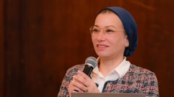 وزيرة البيئة توجه باتخاذ الإجراءات العاجلة لاحتواء تلوث بترولي قرب مدينة أبورديس