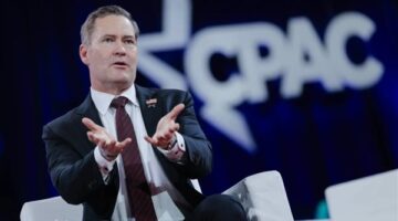 واشنطن بوست: ترامب أقال بسبب تنسيقه مع نتنياهو دون علمه