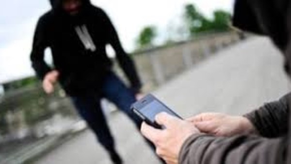 اليوم.. محاكمة موظف أنهى حياة عامل بسبب هاتف محمول اليوم.. محاكمة موظف أنهى حياة عامل بسبب هاتف محمول