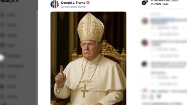 البيت الأبيض ينشر صورة بالذكاء الاصطناعي لـ ترامب مُرتديًا زي البابا البيت الأبيض ينشر صورة بالذكاء الاصطناعي لـ ترامب مُرتديًا زي البابا