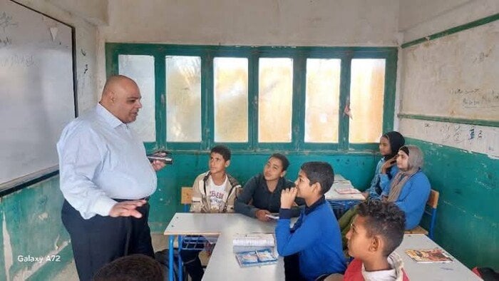 في جولة مفاجئة.. مدير تعليم البحر الأحمر يزور إحدى المدار س ويُحيل قياداتها للتحقيق في جولة مفاجئة.. مدير تعليم البحر الأحمر يزور إحدى المدار س ويُحيل قياداتها للتحقيق