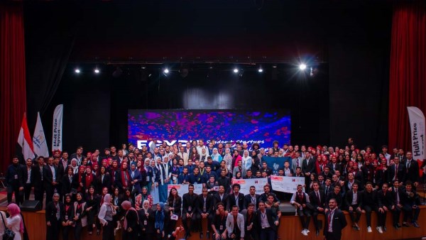 وزير التعليم العالي: مسابقة “قمة مصر” ترسخ المسؤولية المجتمعية وتحفز ريادة الأعمال وزير التعليم العالي: مسابقة “قمة مصر” ترسخ المسؤولية المجتمعية وتحفز ريادة الأعمال