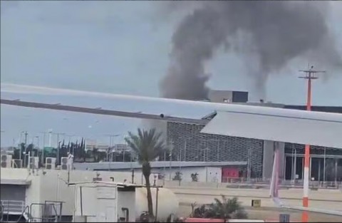 شركات طيران تعلق رحلاتها لتل أبيب بعد سقوط صاروخ “أنصار الله” شركات طيران تعلق رحلاتها لتل أبيب بعد سقوط صاروخ “أنصار الله”