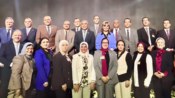 نقابة البترول: قرارات الرئيس السيسي توفر حياة كريمة للعمال نقابة البترول: قرارات الرئيس السيسي توفر حياة كريمة للعمال