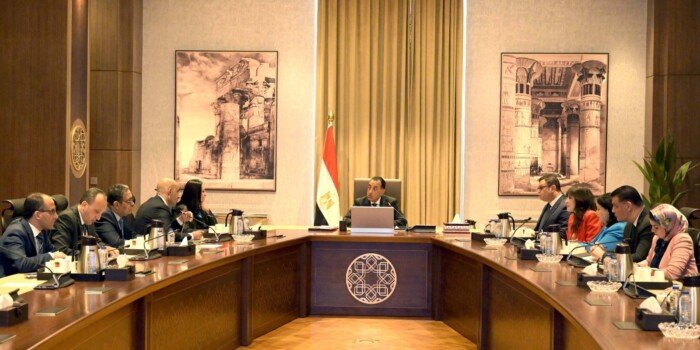 رئيس الوزراء يستعرض مقترحات زيادة عدد فصول ودور الحضانة رئيس الوزراء يستعرض مقترحات زيادة عدد فصول ودور الحضانة