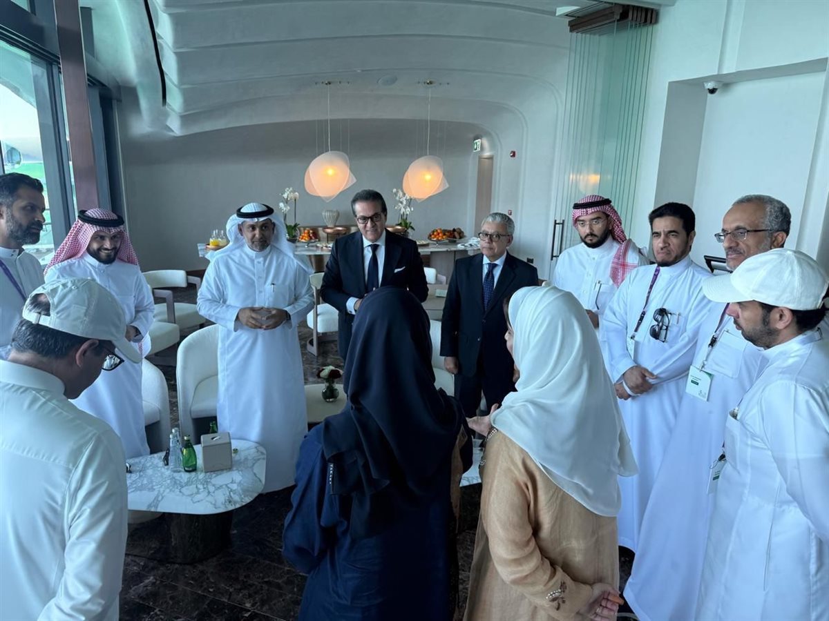 عبدالغفار يلقي محاضرة بعنوان «الثورات الصناعية والرعاية الصحية»