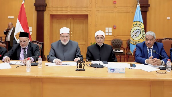 مجلس جامعة الأزهر يهنئ الشعب المصري بذكرى تحرير سيناء وعيد العمال مجلس جامعة الأزهر يهنئ الشعب المصري بذكرى تحرير سيناء وعيد العمال