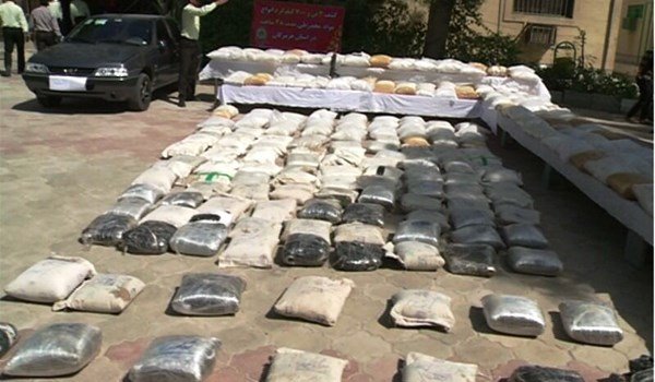 إلقاء القبض على 3 أفراد بحوزتهم مخدرات تقدر قيمتها بـ 8 ملايين جنيه في السويس والقليوبية. إلقاء القبض على 3 أفراد بحوزتهم مخدرات تقدر قيمتها بـ 8 ملايين جنيه في السويس والقليوبية.