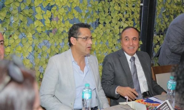 «عبد المحسن سلامة» يهنئ البلشي لفوزه بمنصب نقيب الصحفيين ويشكر الجمعية العمومية «عبد المحسن سلامة» يهنئ البلشي لفوزه بمنصب نقيب الصحفيين ويشكر الجمعية العمومية